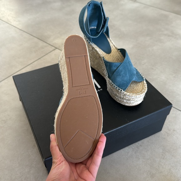 Blue and cream heeled sandals - Picture 4 of 5